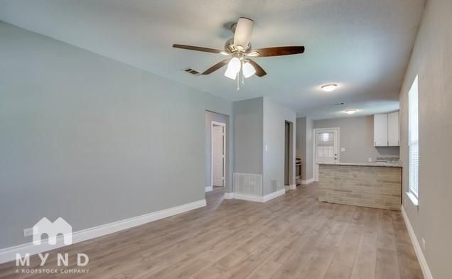 Building Photo - 150 Venice St