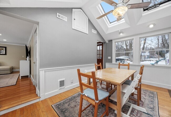 Building Photo - 19 Blossom Ln