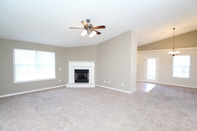 Building Photo - Southwest Pensacola 3BR Home with Open Floor Plan, Fireplace & Fenced Backyard