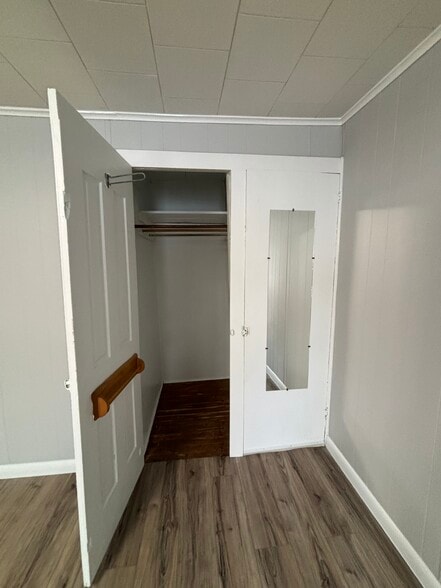 Closet - 39 Cleveland St