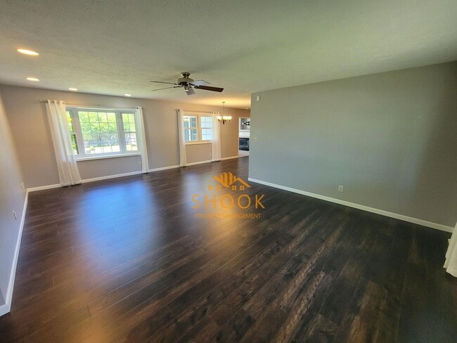 Building Photo - TURN KEY 3 BEDROOM HOME