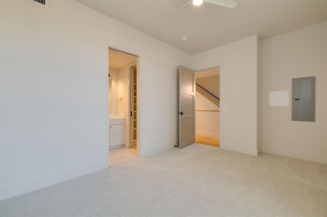 Building Photo - 1303 N Dewey Ave