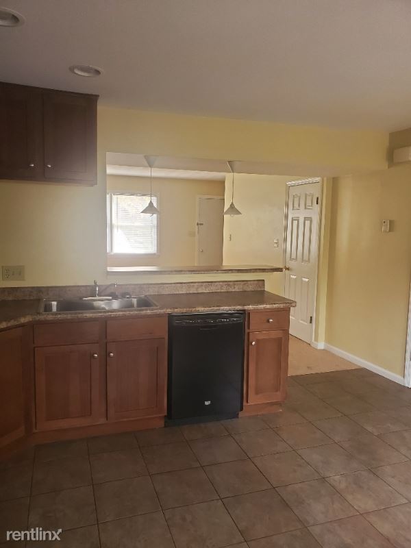 Building Photo - 2 br, 1.5 bath Townhome - 3334 Lynnwood Dr