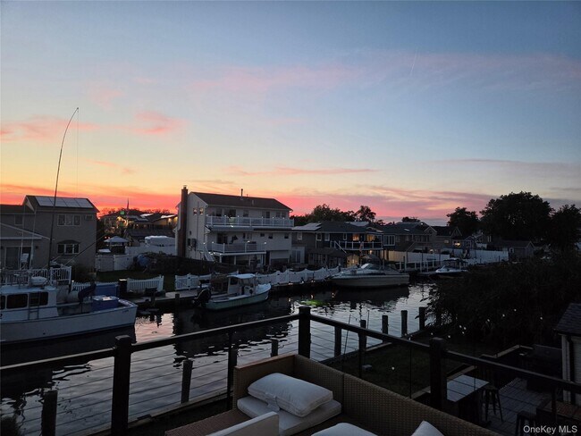 Building Photo - 2706 Peconic Ave
