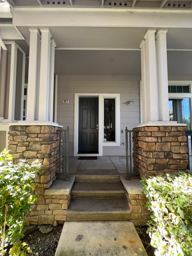 Building Photo - 357 Destino Cir