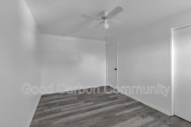 Building Photo - 3904 Seneca St