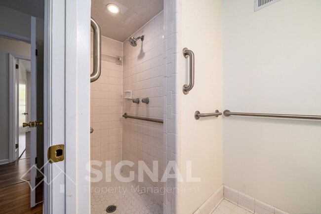 Building Photo - 2245 Tal Heim Dr