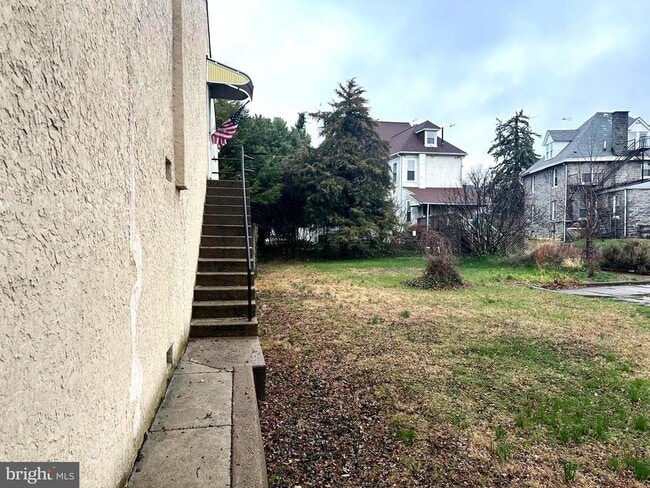 Primary Photo - 31-33 Logan Ave