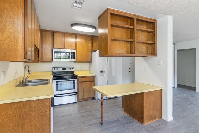 Building Photo - Cozy 2 BED/1 BATH in Exclusive 55+ Senior ...