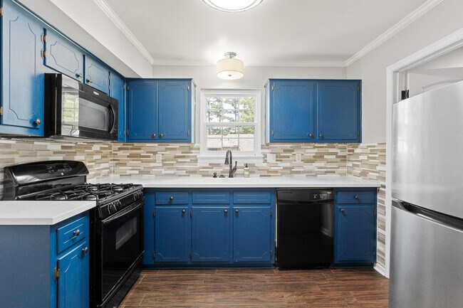 Building Photo - 329 Lamplighter Ln