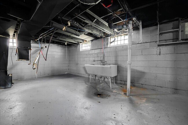 Building Photo - 9090 Stahelin Ave