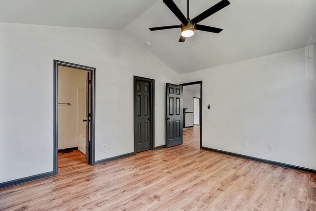 Building Photo - 928 S Willhaven Dr