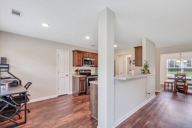 Building Photo - AVAILABLE MID-APRIL 2026! (Pet Friendly)