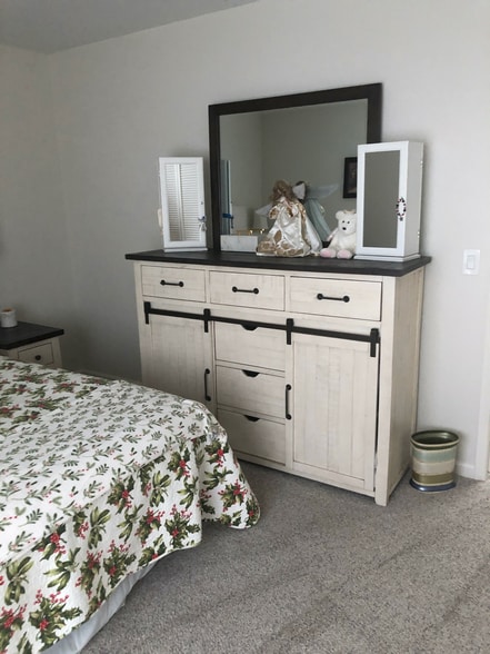 Furnished bedroom - 1191 San Antonio Dr