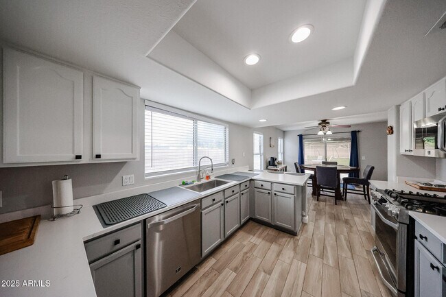 Building Photo - 3902 E Rosemonte Dr