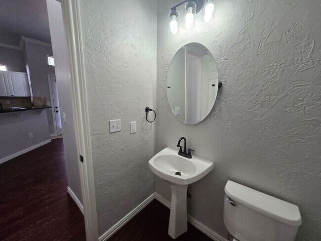 Building Photo - 6116 Thursby Ave