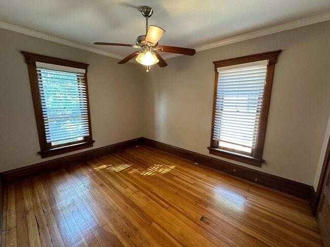 Building Photo - Hunter Ave 1045-1047 GW2