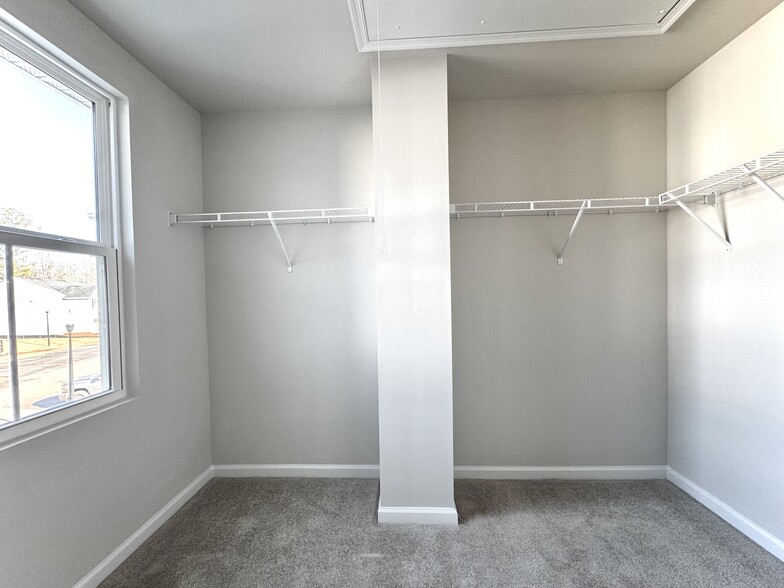 Master Closet - 220 Sarnesfield Way