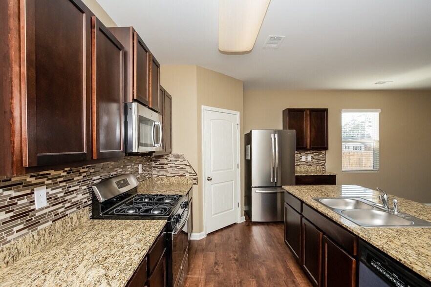 Building Photo - 107 Woodbridge Trl