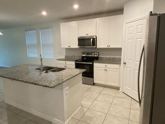 Building Photo - 3 Bedroom 2 Bath Home in Orchid Terrace for RENT!