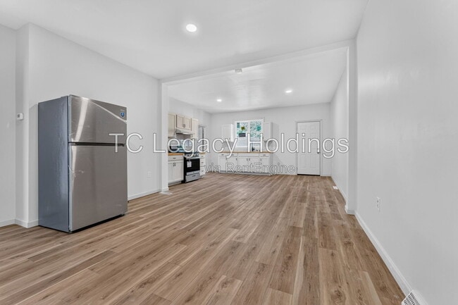 Building Photo - 87 Crisfield St