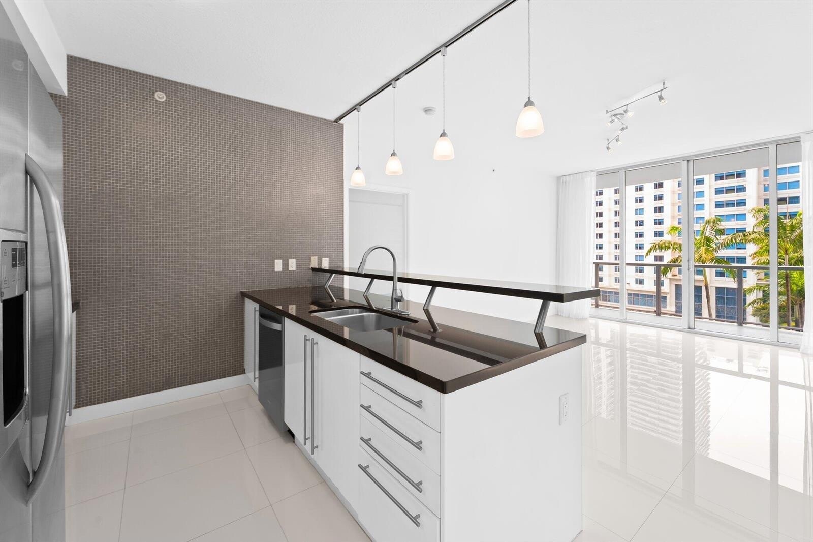 Building Photo - 1111 SW 1st Ave