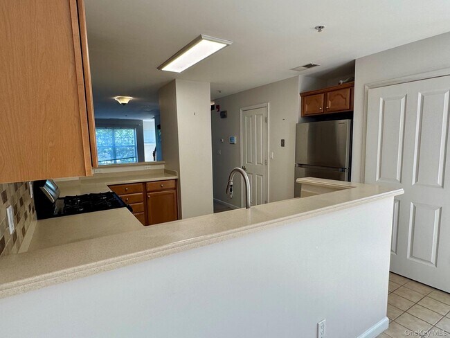 Building Photo - 25 Fairways Dr
