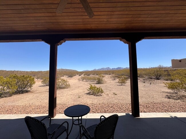 Building Photo - Gorgeous Fully Furnished rental on 1 acre, flexible lease term