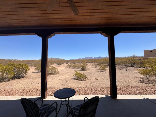 Building Photo - Gorgeous Fully Furnished rental on 1 acre,...