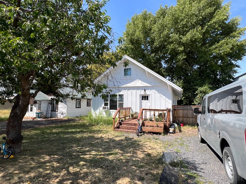 Primary Photo - 2221 Nursery St