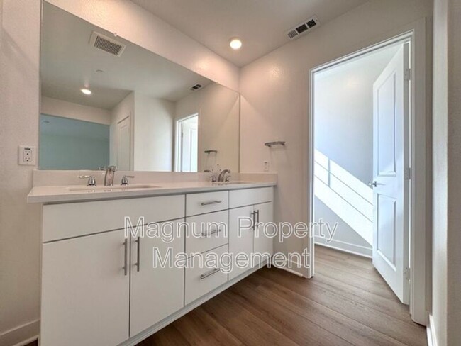 Building Photo - 30769 Valley Heights Dr.
