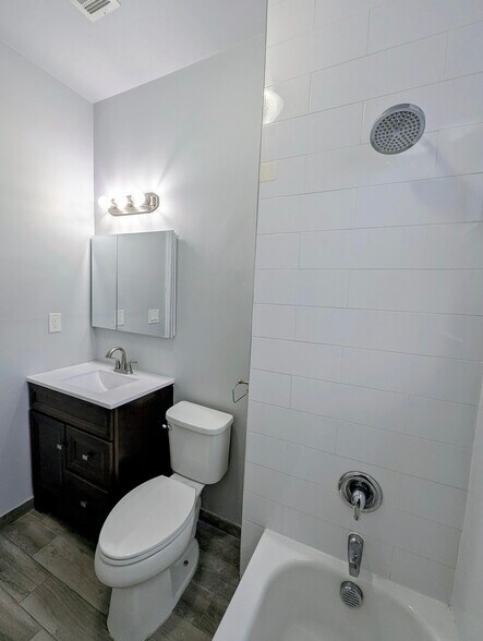 Bathroom 2 - 105 Richelieu Ter