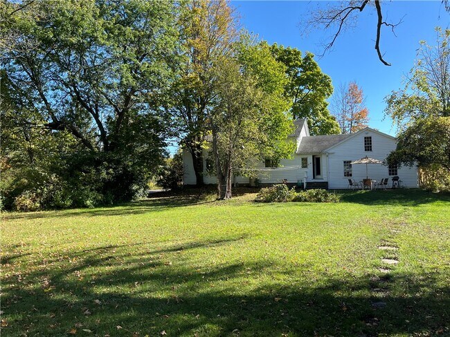Building Photo - 3040 Agard Rd