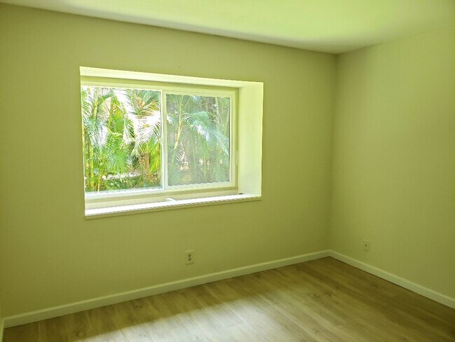 Building Photo - 2512