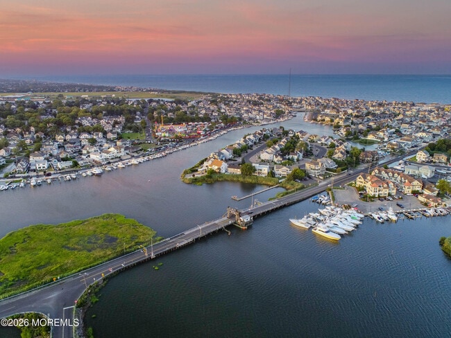 Building Photo - 565 Trout Ave