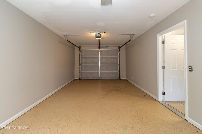 Building Photo - 4622 Ventura Dr