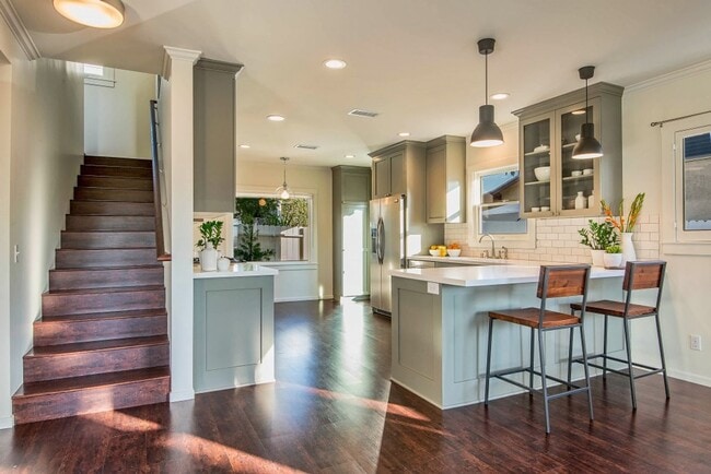 Building Photo - 1012-1014 Manzanita St