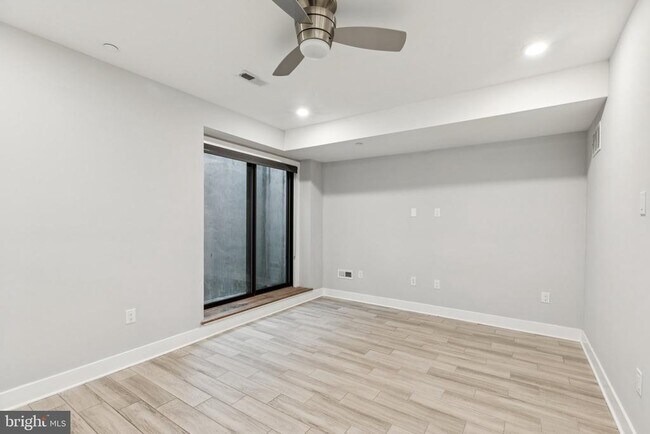 Building Photo - 814 N Uber St