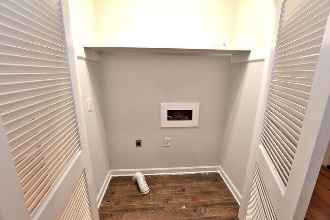 Building Photo - 3645 Shenandoah Dr