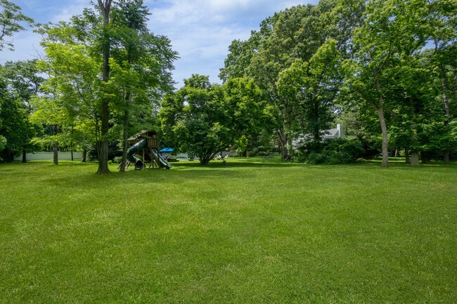 Building Photo - 342 Woodbury Rd