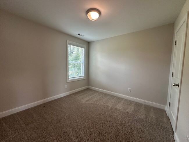Building Photo - Modern 3BR/2.5BA Duplex – Perfect Location...