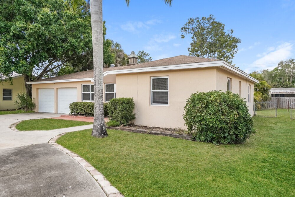 Building Photo - 1887 Sunset Pl