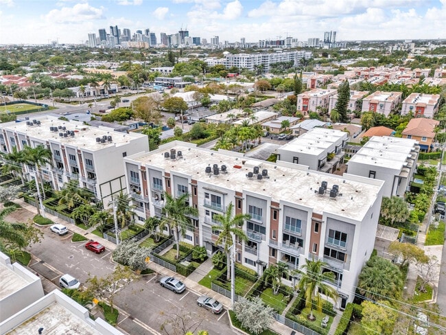 Building Photo - 1045 NE 18th Ave