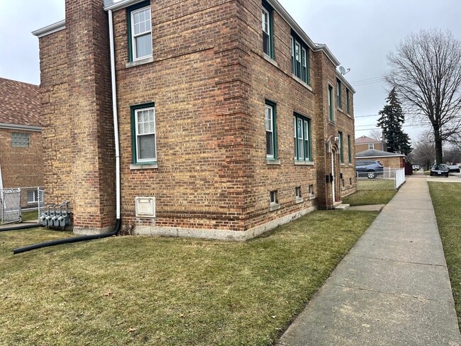 Primary Photo - 5924 W 37th St