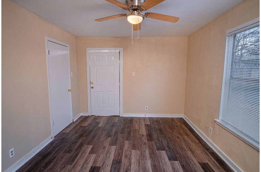 Building Photo - 4115 S Presa St