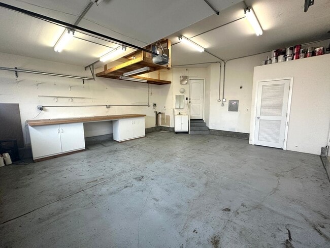 Building Photo - Gorgeous 3 Bed, 2.5 on Corner Lot