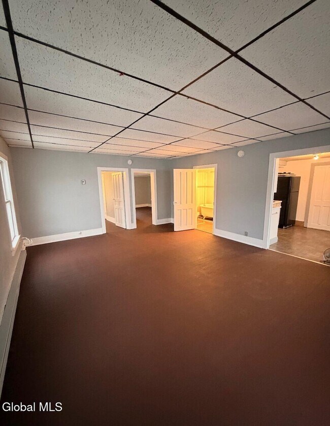 Building Photo - 140 Wells Ave