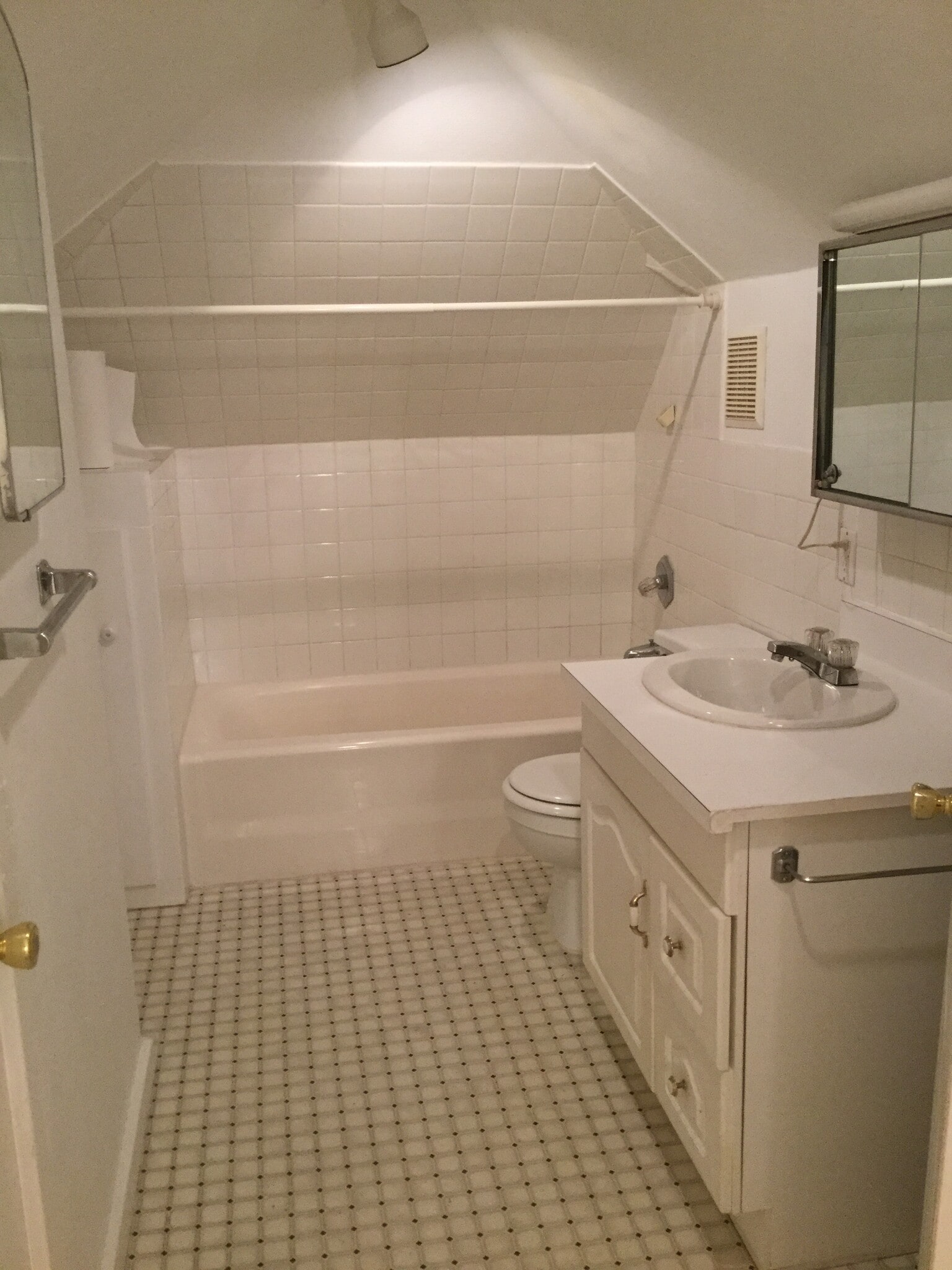 Building Photo - 1215 Liberty St