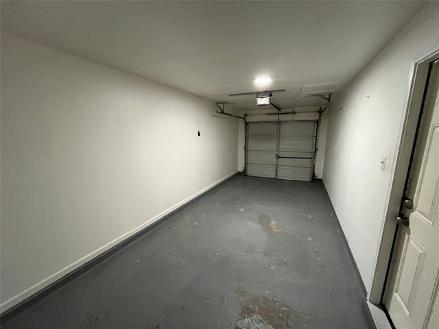 Building Photo - 13020 Spring Oak Dr