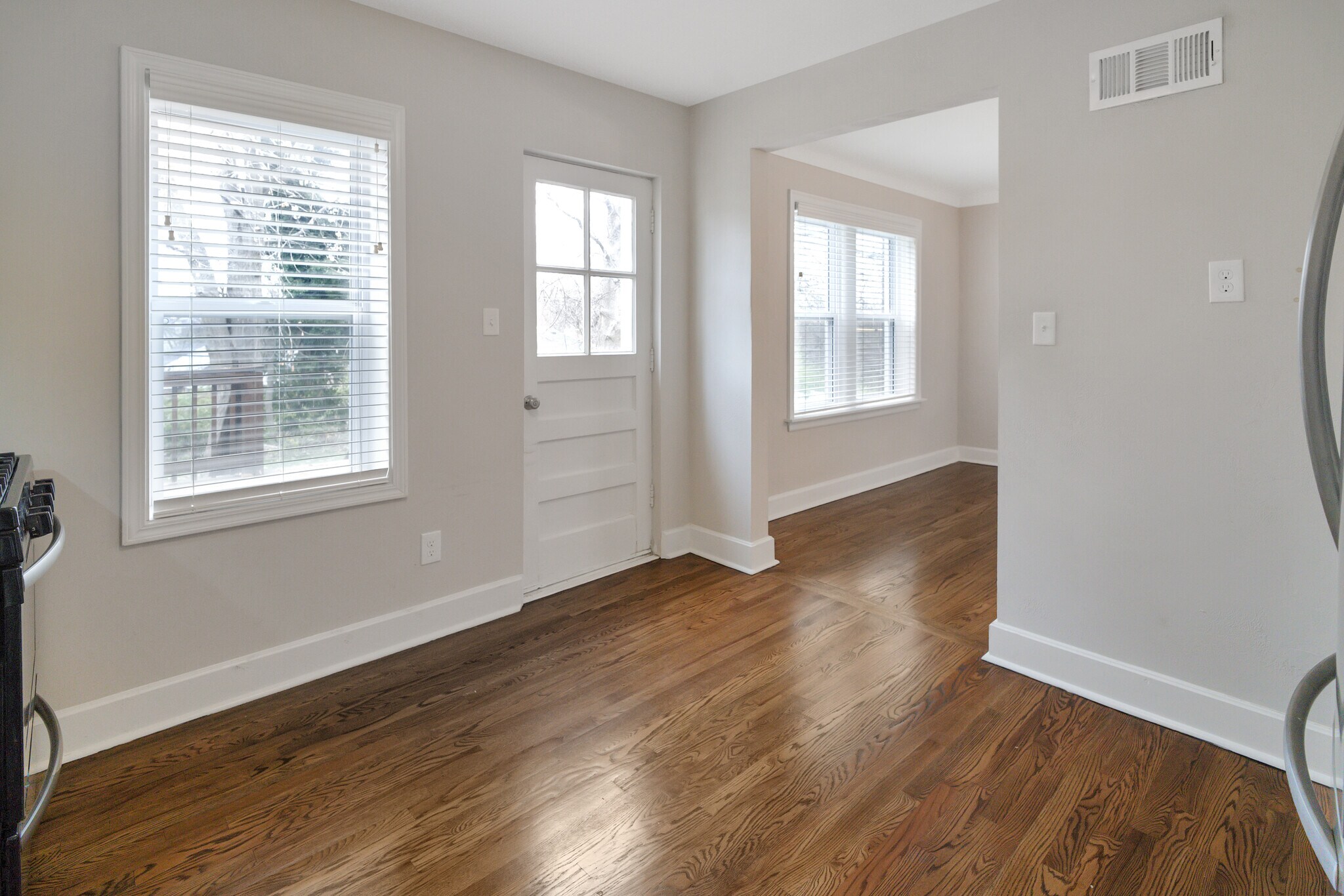 Building Photo - 8729 Bridgeport Ave